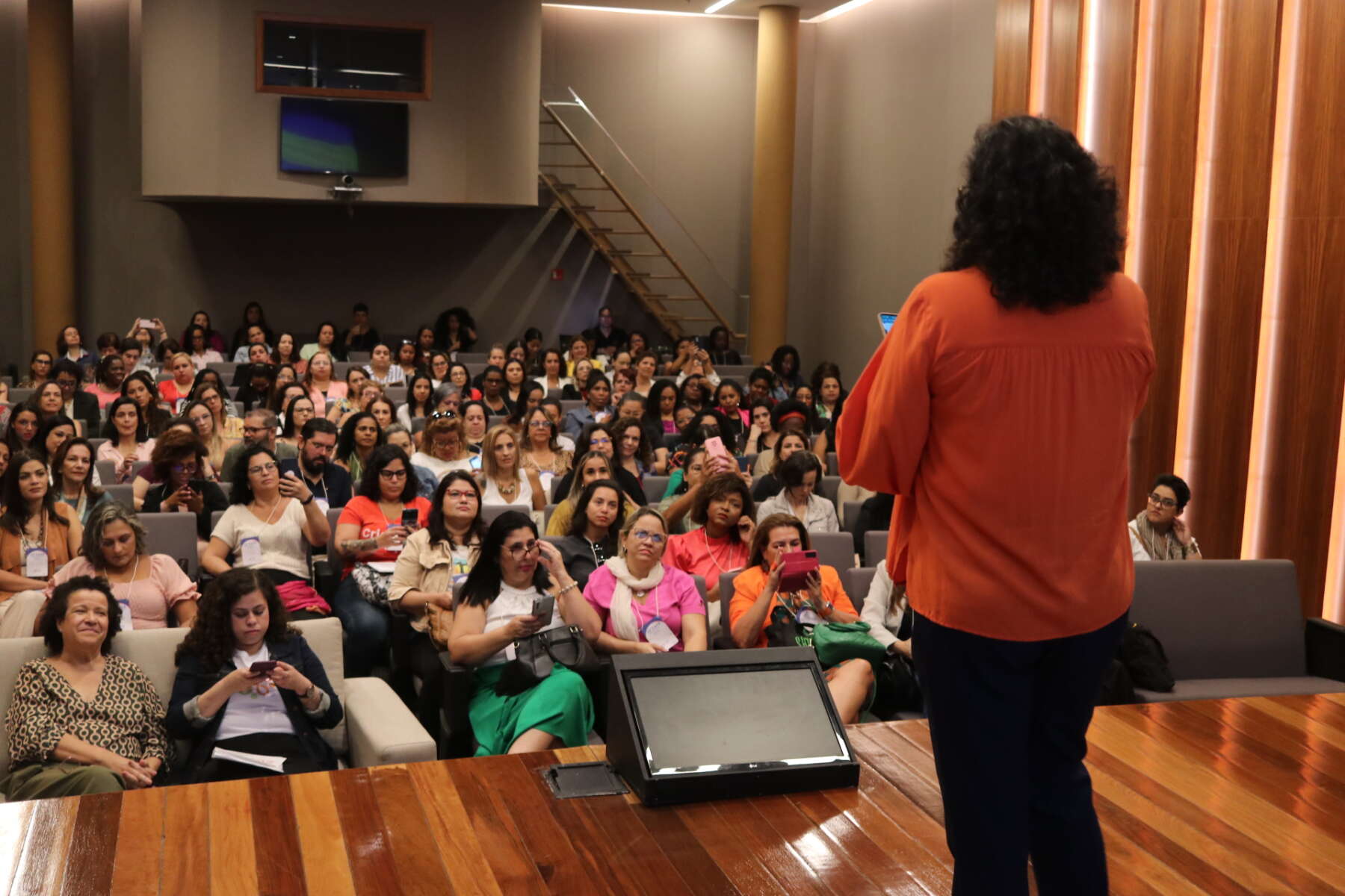 Andrea palestrando no RME